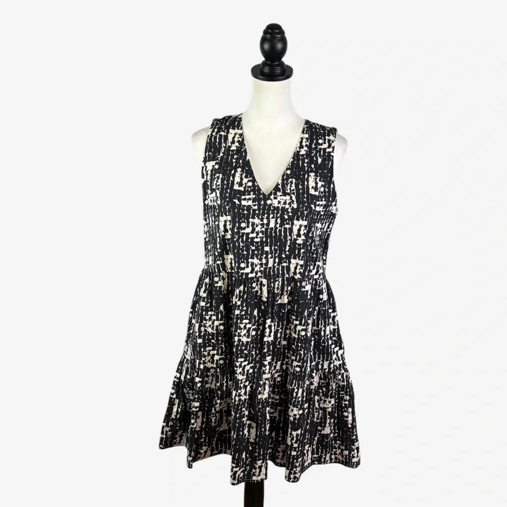 ✨ EVEREVE Giana Tiered Shift Dress • Black & Ivory Abstract Print • Size Small - Picture 4 of 10